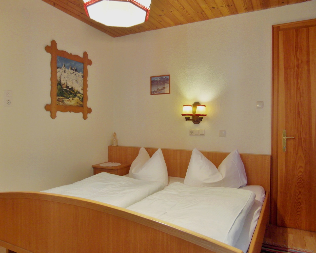 Blick ins Schlafzimmer